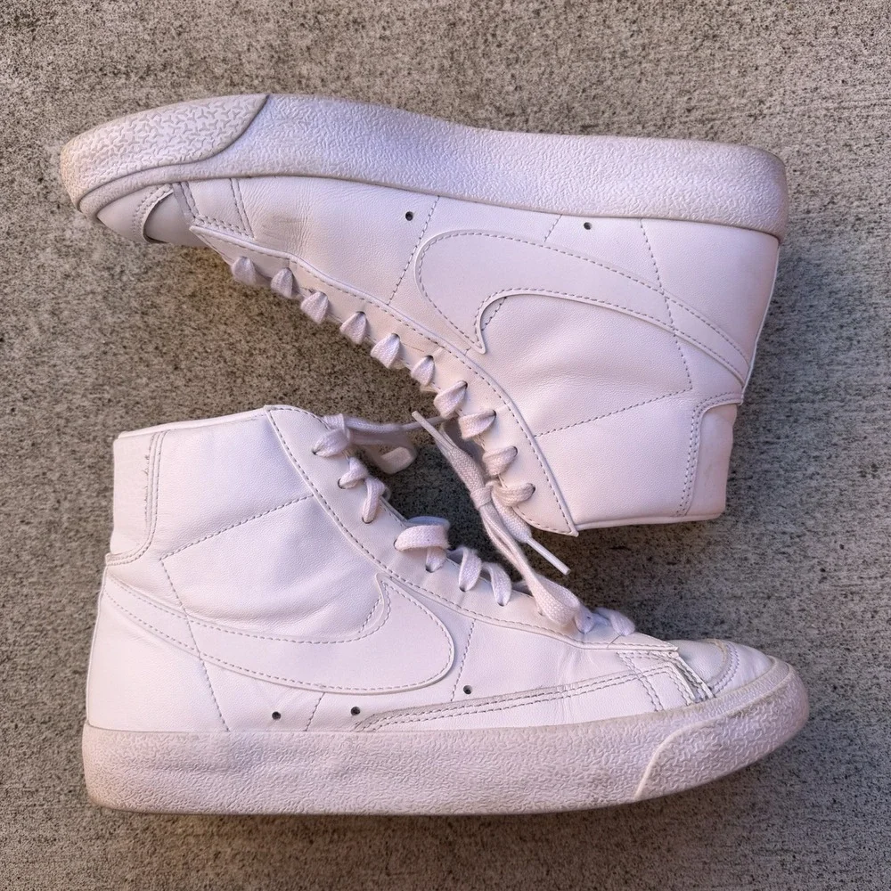 White Nike Women's‎ Blazer Mid '77 Sneakers